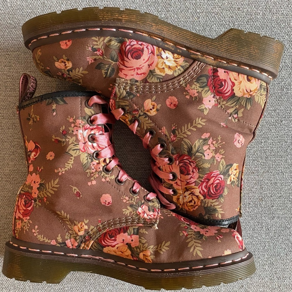 Doc Martens Combat Boots Taupe Victorian Floral Canvas Boot Sz 6